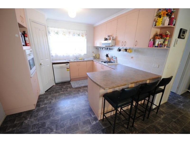17 Wattle Way, West Albury NSW 2640
