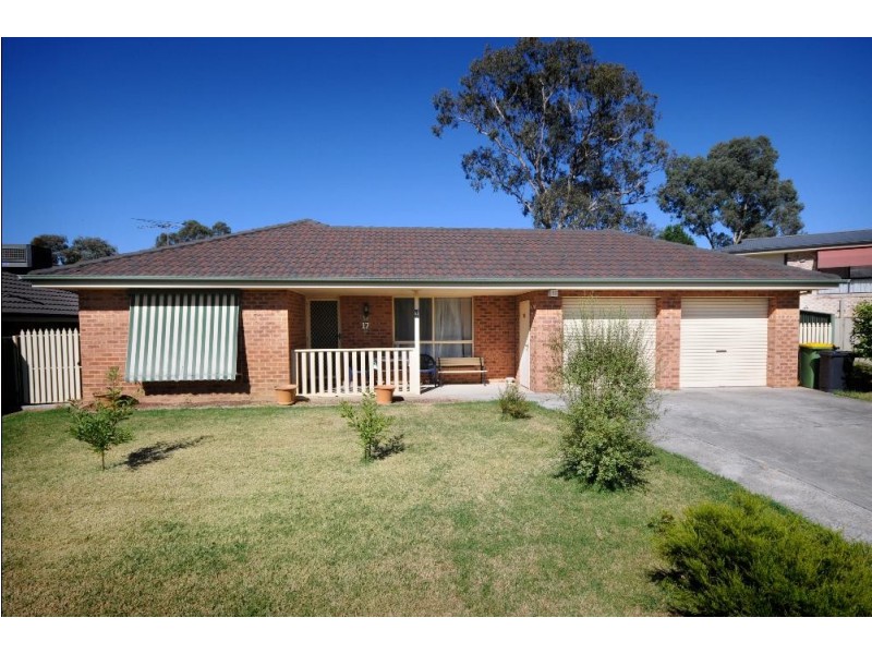 17 Wattle Way, West Albury NSW 2640