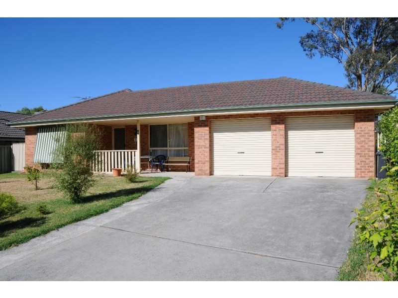 17 Wattle Way, West Albury NSW 2640