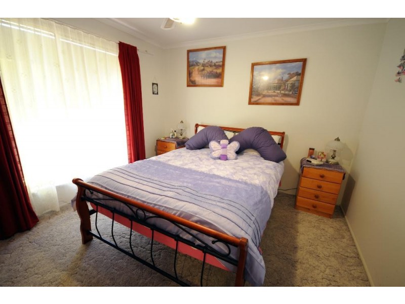 17 Wattle Way, West Albury NSW 2640