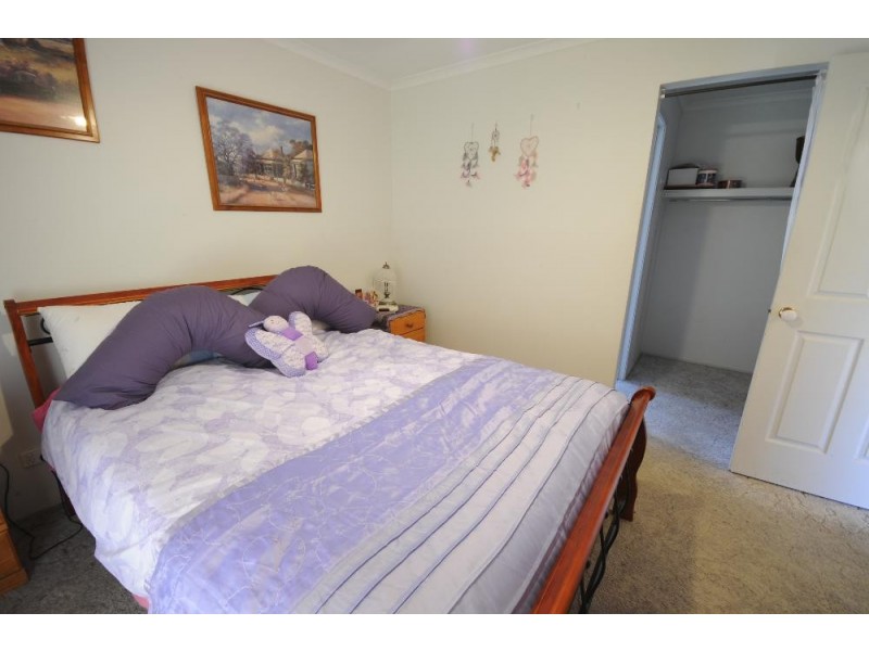 17 Wattle Way, West Albury NSW 2640