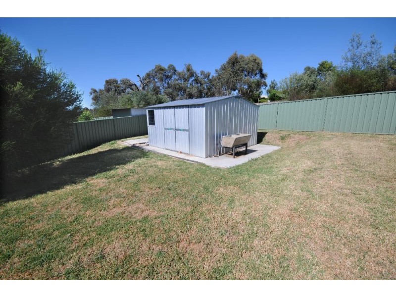 17 Wattle Way, West Albury NSW 2640