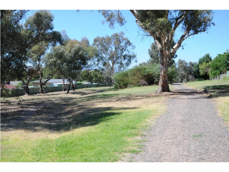 17 Wattle Way, West Albury NSW 2640