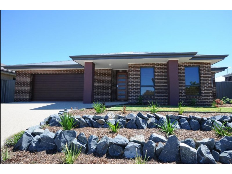 33 Cambridge Drive, Thurgoona NSW 2640