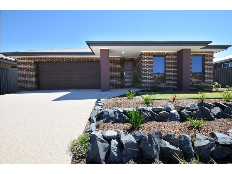 33 Cambridge Drive, Thurgoona NSW 2640