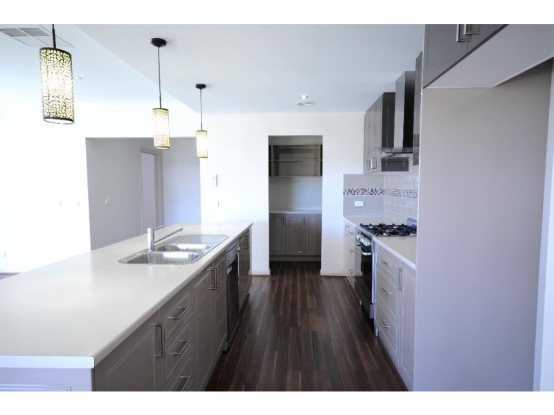 33 Cambridge Drive, Thurgoona NSW 2640