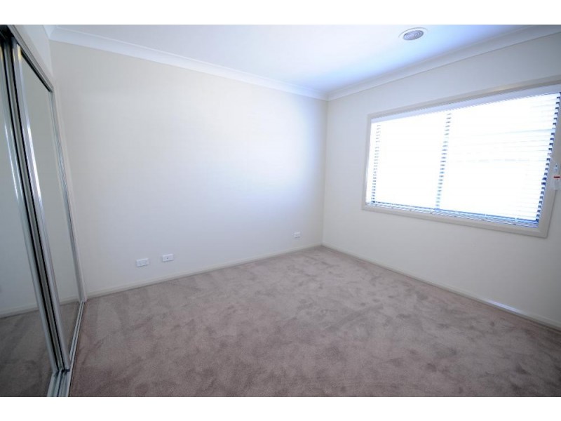 33 Cambridge Drive, Thurgoona NSW 2640