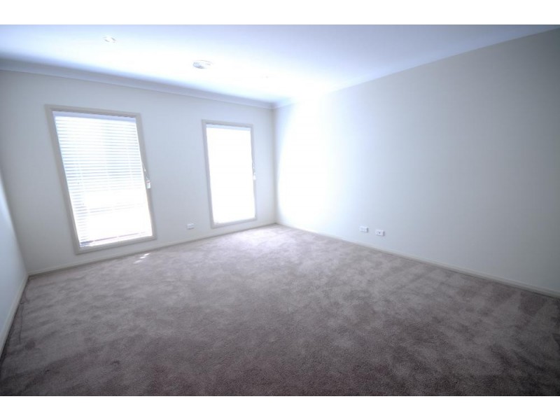 33 Cambridge Drive, Thurgoona NSW 2640