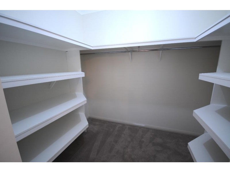 33 Cambridge Drive, Thurgoona NSW 2640