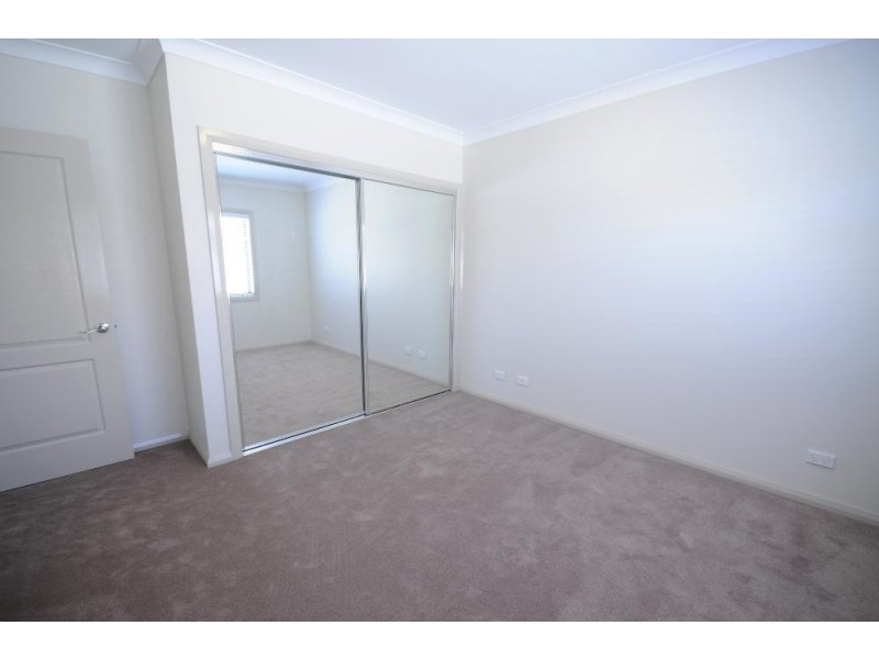 33 Cambridge Drive, Thurgoona NSW 2640