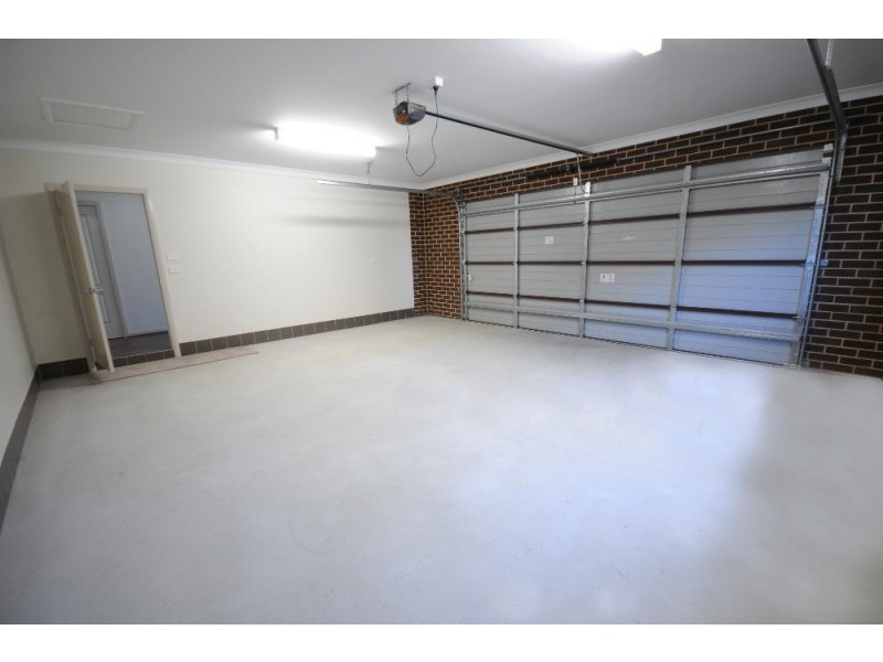 33 Cambridge Drive, Thurgoona NSW 2640