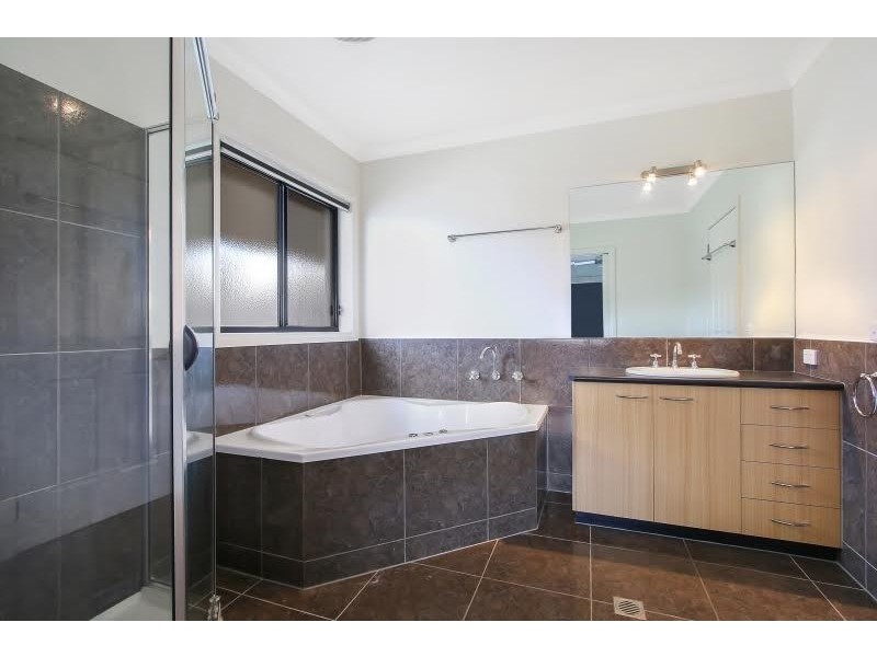 2/38 Klinberg Road, West Albury NSW 2640