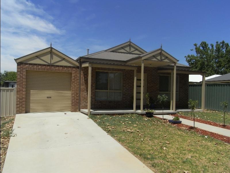 124 Sturt Street, Howlong NSW 2643