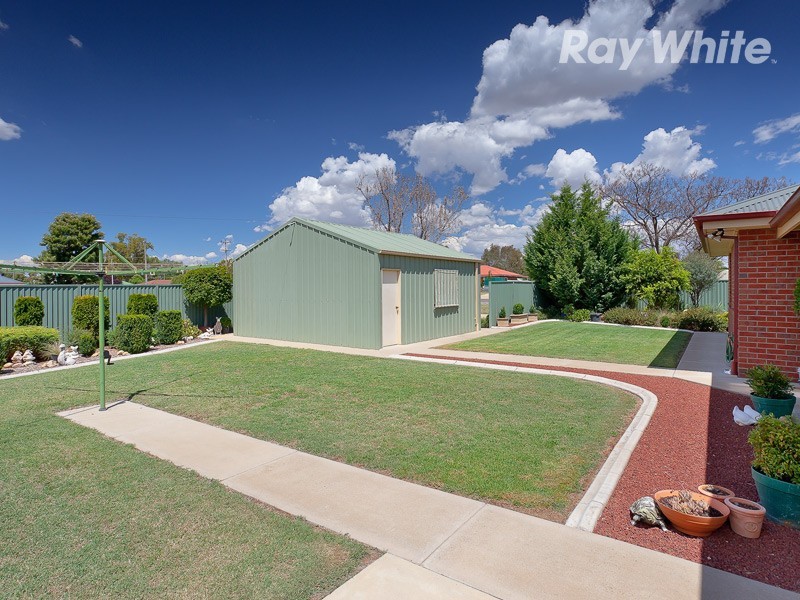 122 Pearce Street, Howlong NSW 2643