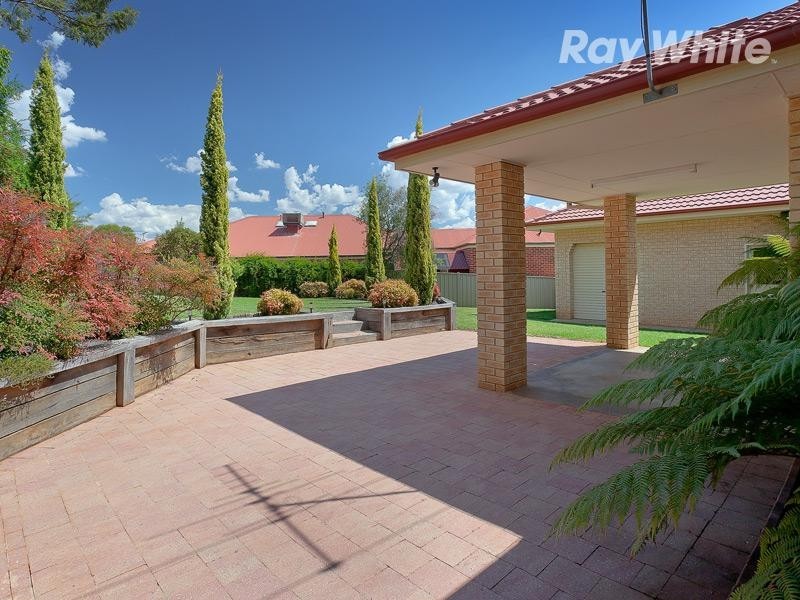 14 Chelsea Court, West Albury NSW 2640