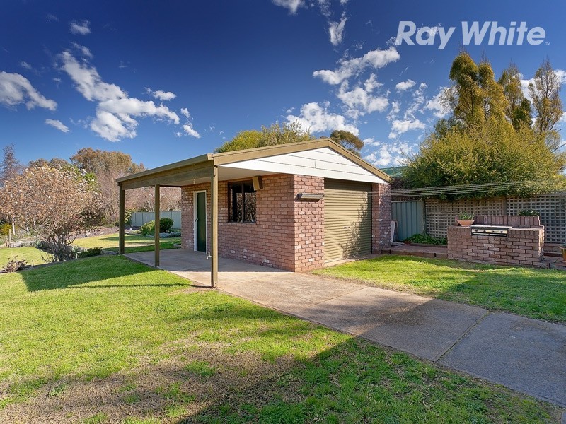 28 Clarke Street West, Howlong NSW 2643