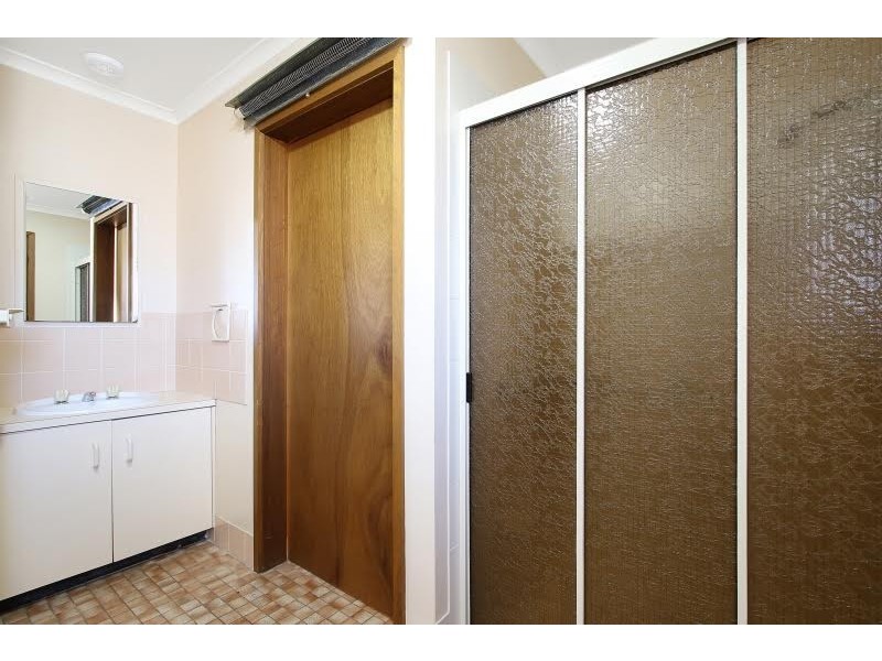 2/486 McKenzie Street, Lavington NSW 2641
