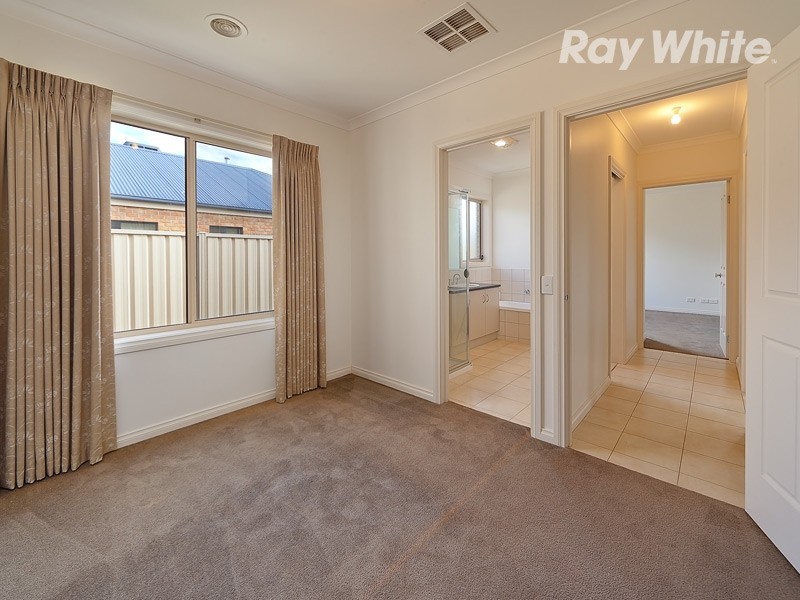2/103 Pearce Street, Howlong NSW 2643