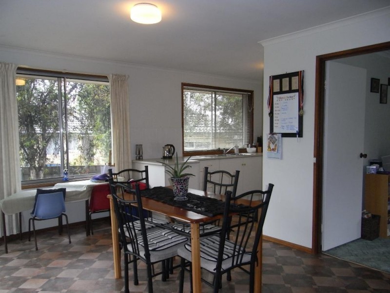 13 TableTop Court, Thurgoona NSW 2640