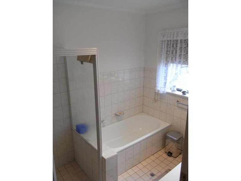 405 Dale Cres, Lavington NSW 2641