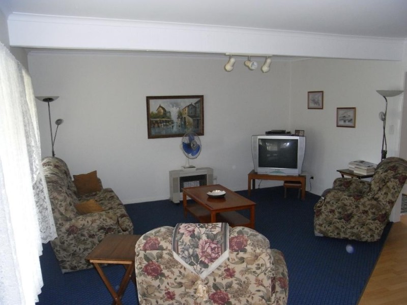 405 Dale Cres, Lavington NSW 2641