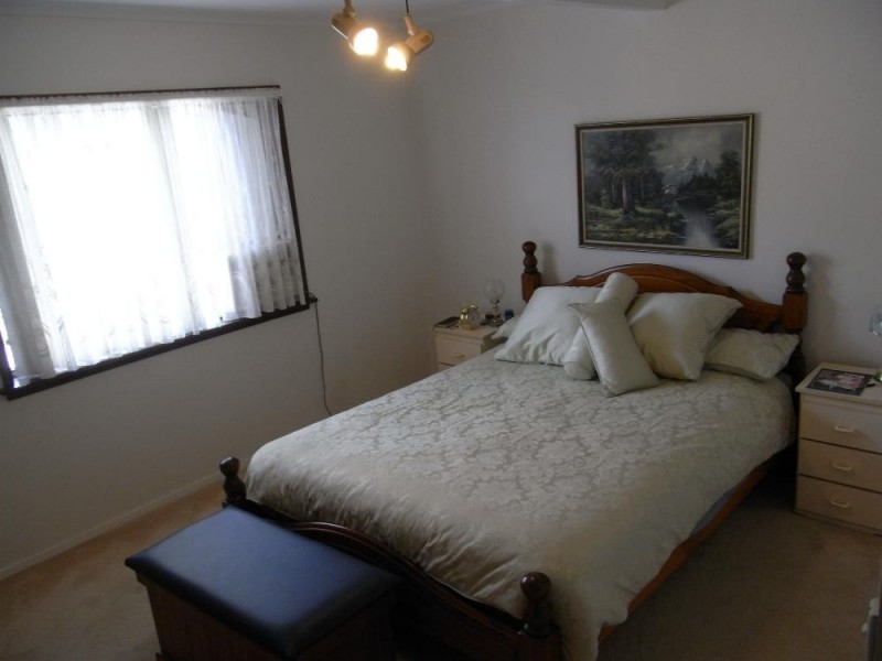 405 Dale Cres, Lavington NSW 2641