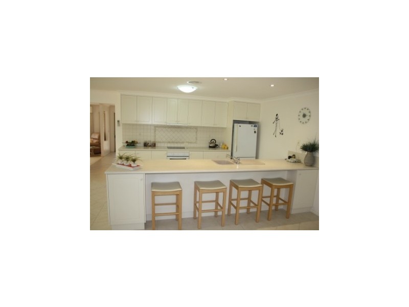 2 Hall Court, Howlong NSW 2643