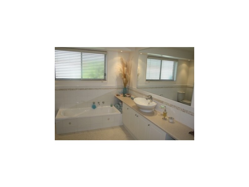 2 Hall Court, Howlong NSW 2643