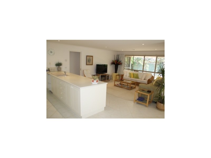2 Hall Court, Howlong NSW 2643