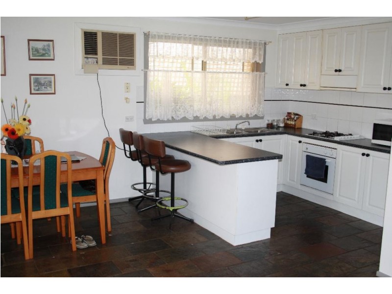 72 Townsend Street, Howlong NSW 2643