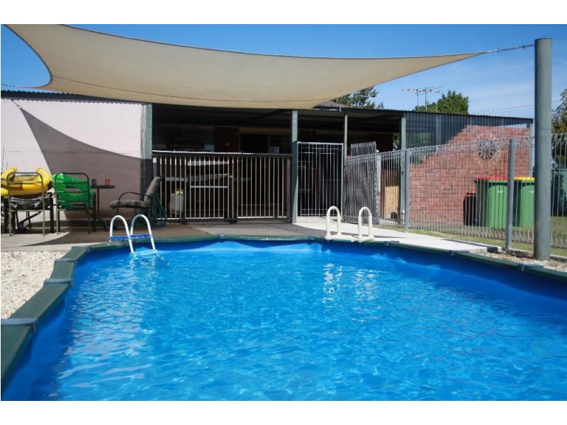 72 Townsend Street, Howlong NSW 2643