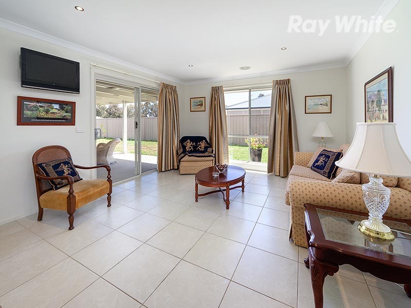87 Read Street, Howlong NSW 2643