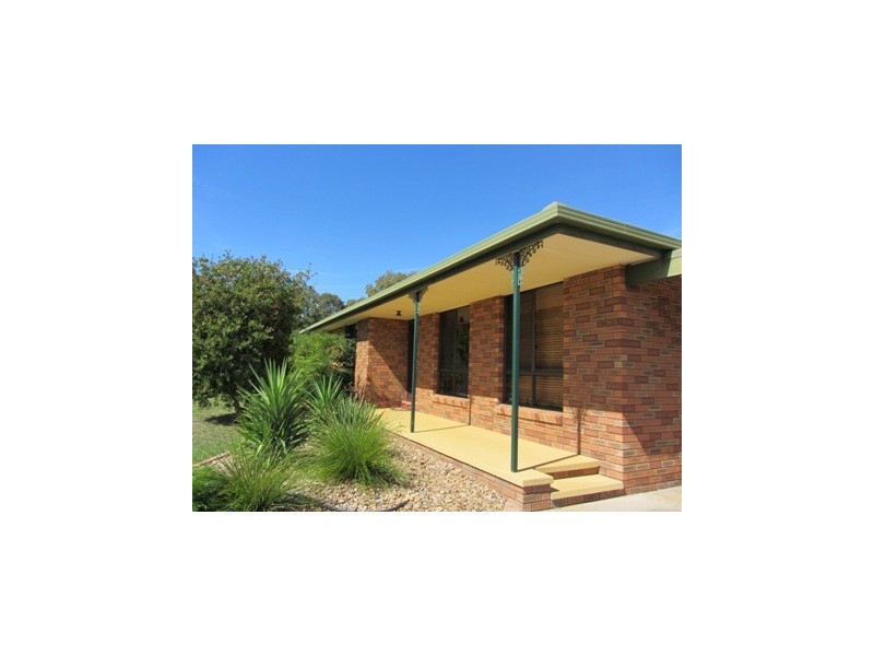 1 Ironbark Road, Thurgoona NSW 2640