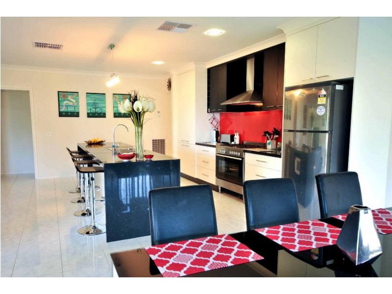 20 Nicola Place, Lavington NSW 2641