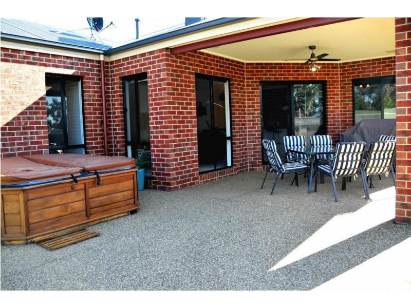 20 Nicola Place, Lavington NSW 2641