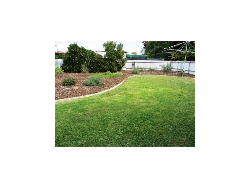 301 Union Road, Lavington NSW 2641