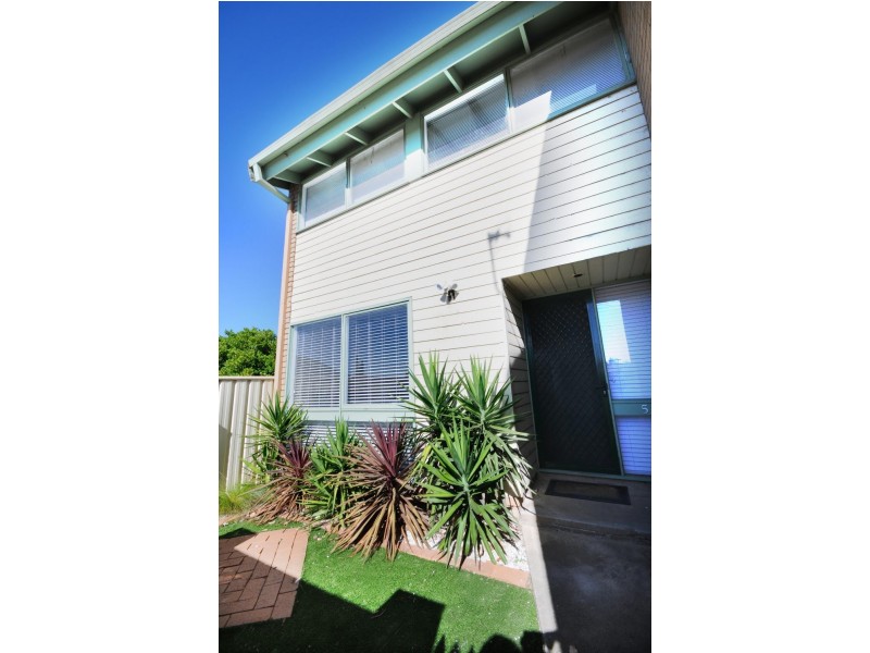 5/429 Griffith Road, Lavington NSW 2641