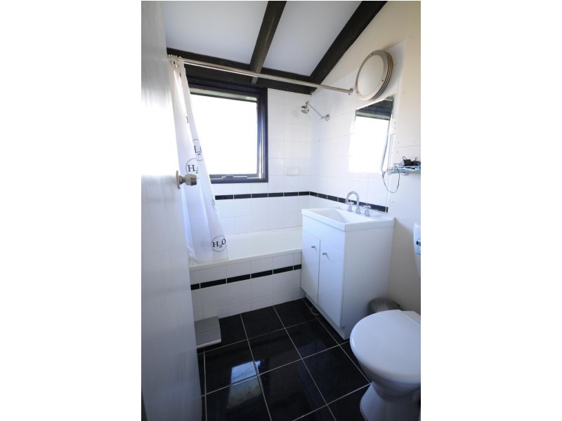 5/429 Griffith Road, Lavington NSW 2641