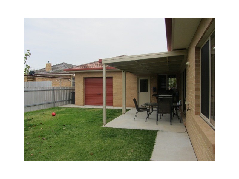 1 and 2/1001 Sylvania Ave, North Albury NSW 2640