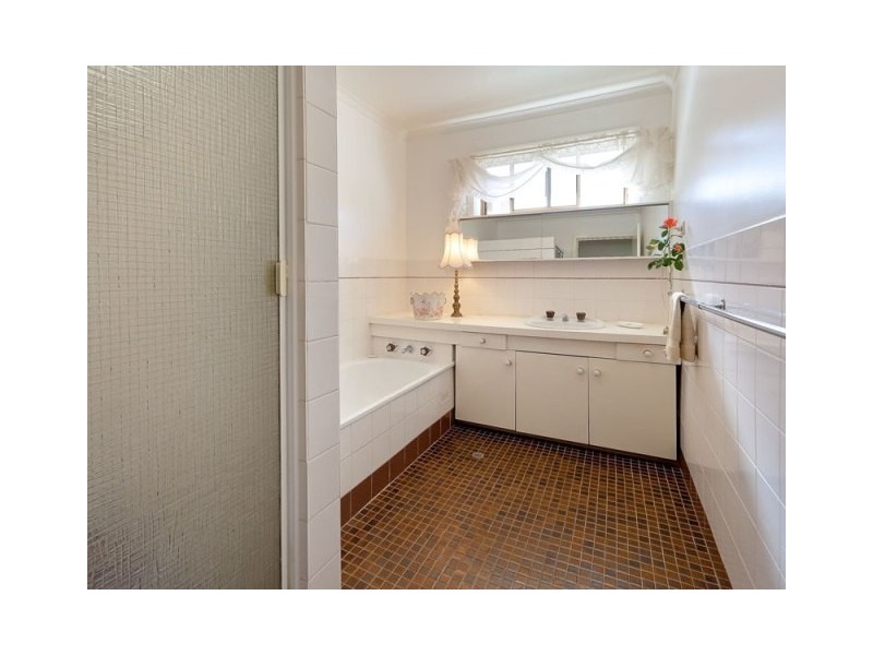 264 Desmond St, Lavington NSW 2641