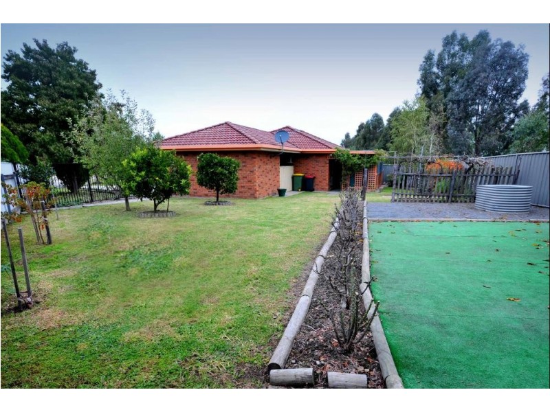 13 Doongan Place, West Albury NSW 2640