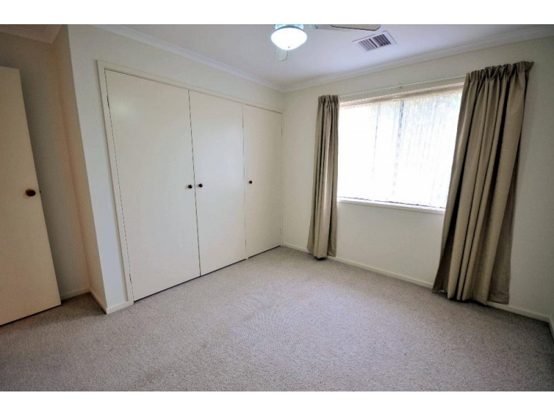 13 Doongan Place, West Albury NSW 2640