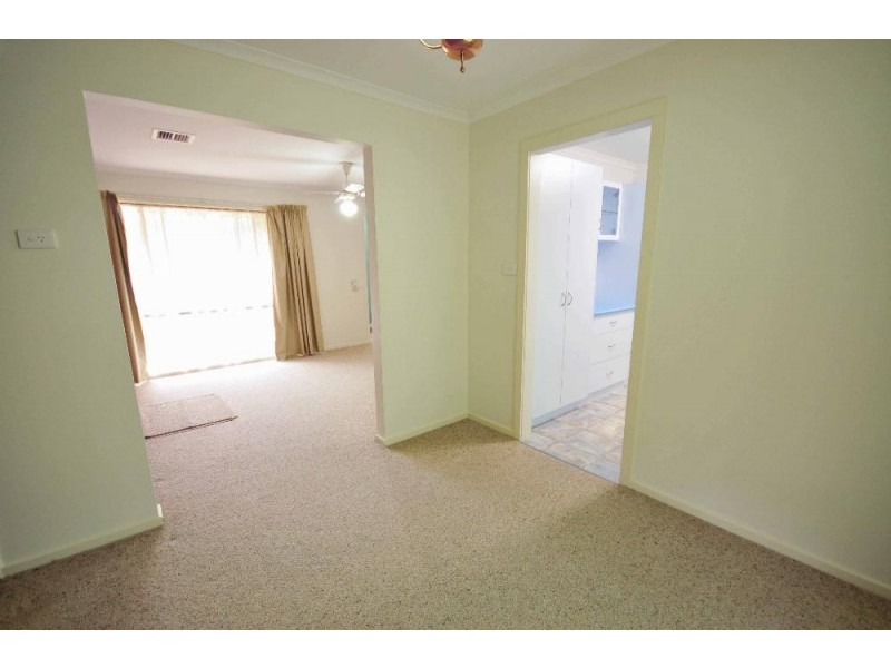 13 Doongan Place, West Albury NSW 2640