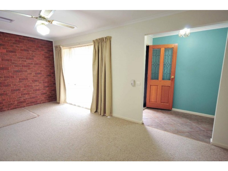 13 Doongan Place, West Albury NSW 2640