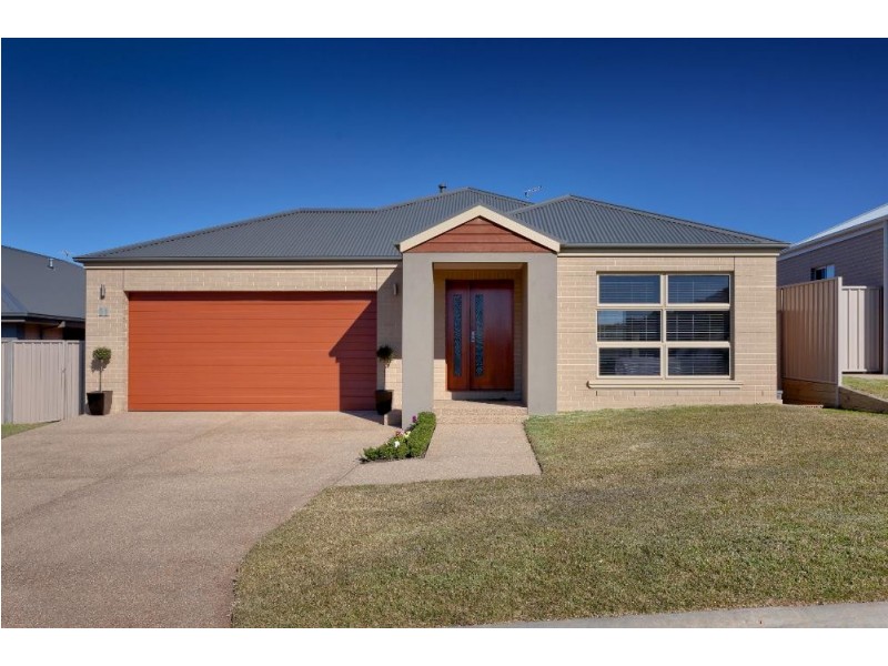 11 Lawson Circuit, Lavington NSW 2641