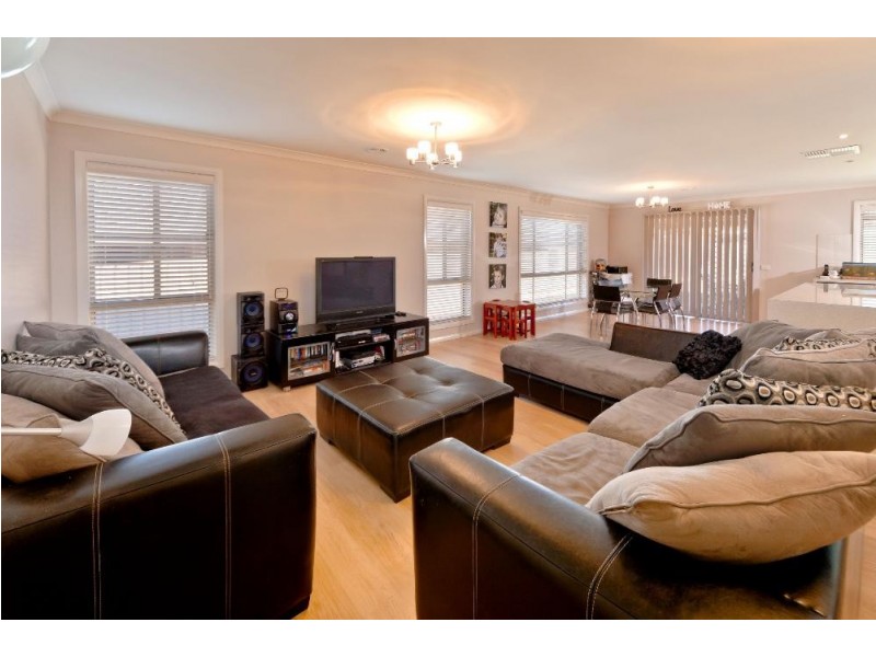 11 Lawson Circuit, Lavington NSW 2641