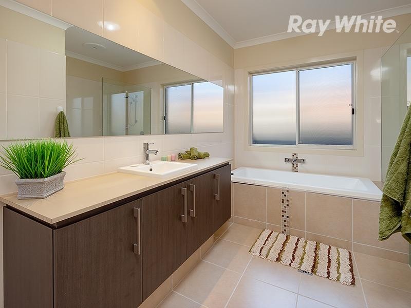 33 Oxford Drive, Thurgoona NSW 2640