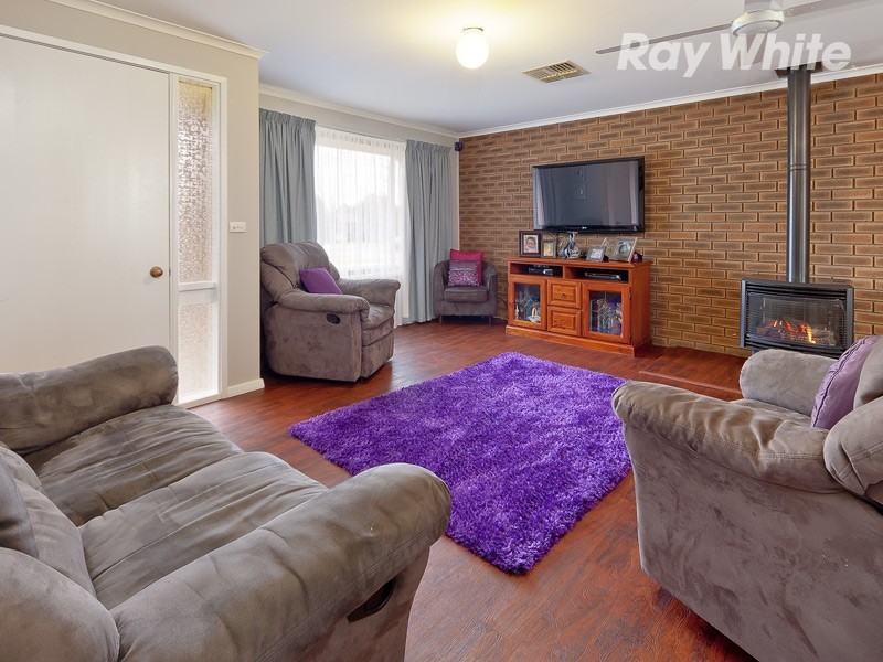 17 Hawkins Street, Howlong NSW 2643