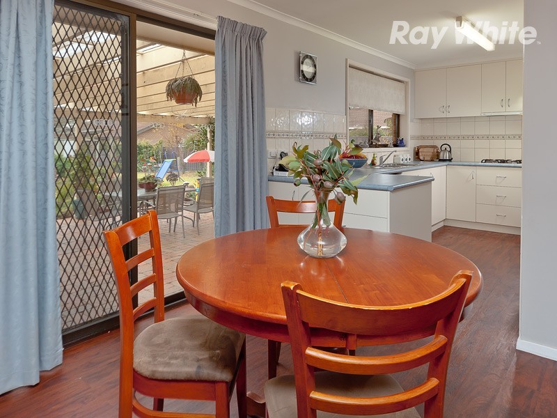 17 Hawkins Street, Howlong NSW 2643