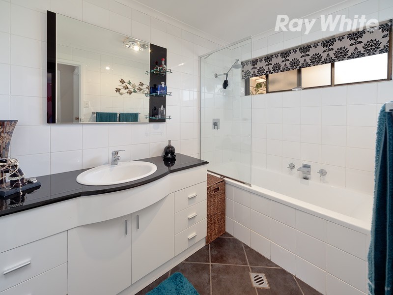 17 Hawkins Street, Howlong NSW 2643